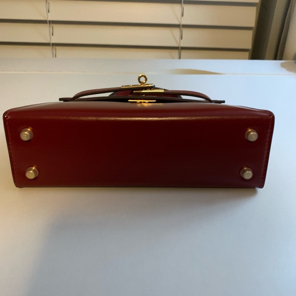 Elegant Burgundy Handbag - Picture 6 of 7